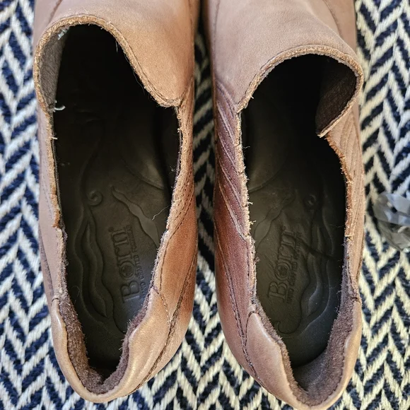 BORN 'Rissa' Handcrafted Footwear Tan Leather Short-Heeled Ankle Boots: Size 9 - Picture 9 of 12